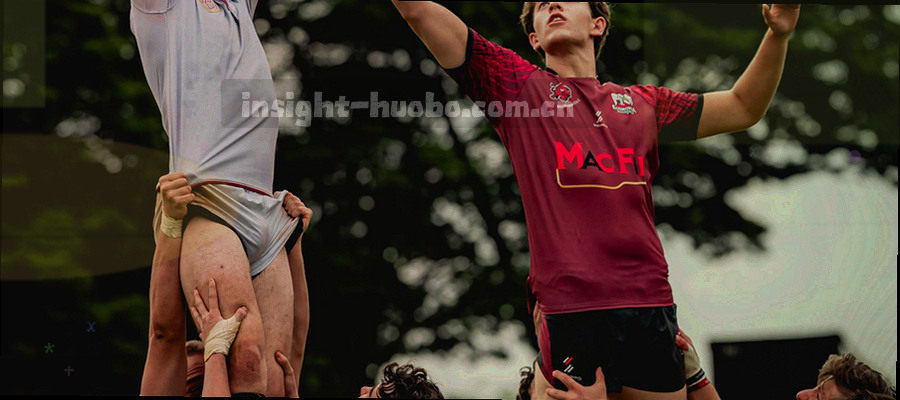 抽象时间轴与数据点构成，体现平台发展节点